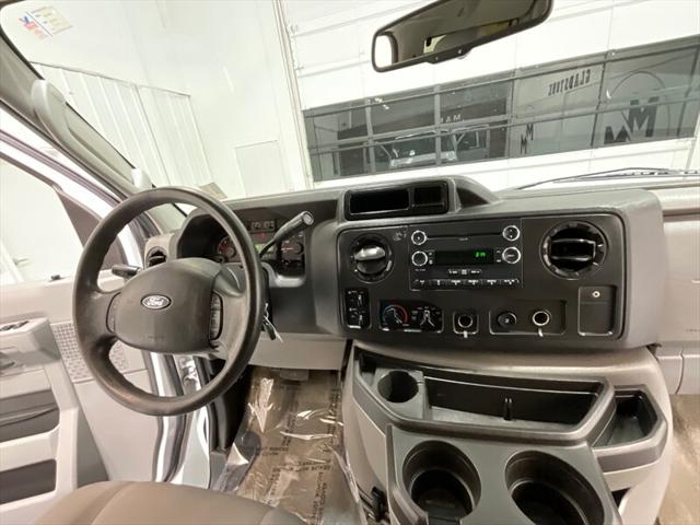 2014 Ford E-350 Super Duty XLT