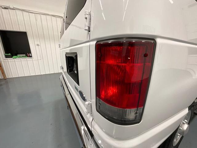 2014 Ford E-350 Super Duty XLT