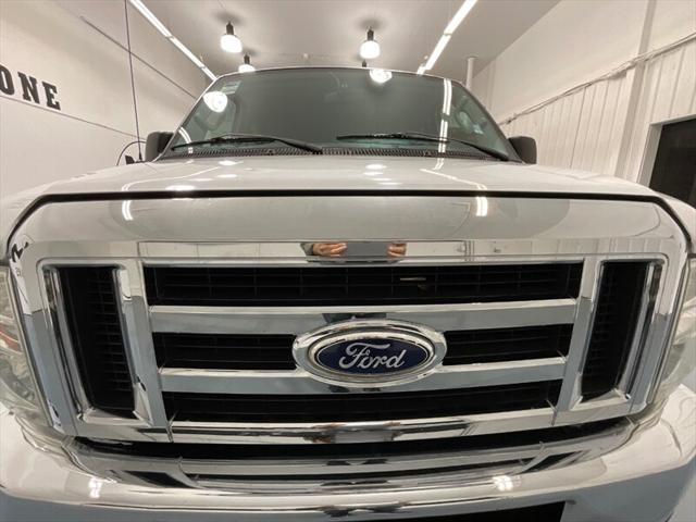 2014 Ford E-350 Super Duty XLT