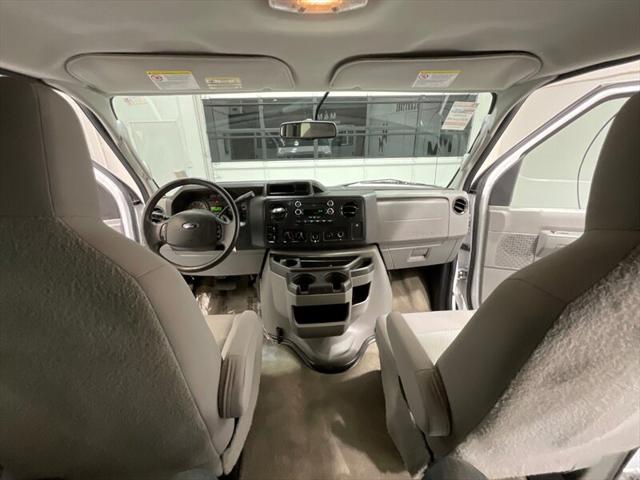 2014 Ford E-350 Super Duty XLT