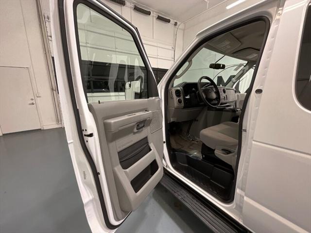 2014 Ford E-350 Super Duty XLT