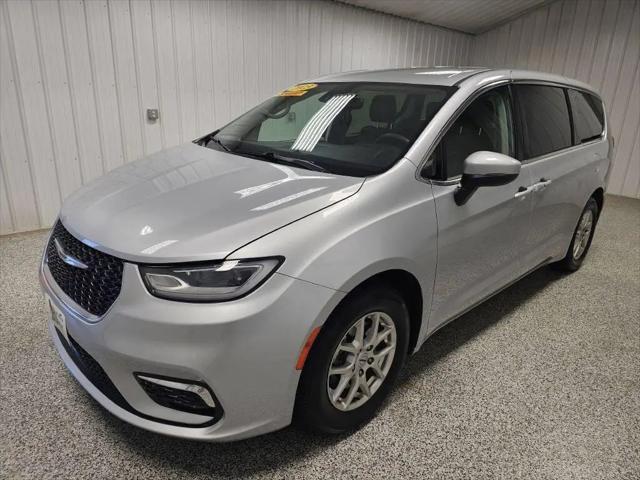 2023 Chrysler Pacifica Touring L for sale in North Sioux City, SD