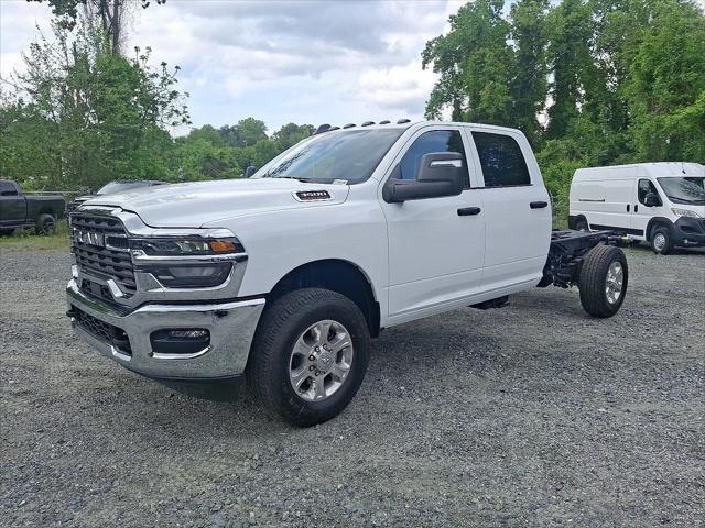 2025 RAM Ram 3500 Chassis Cab RAM 3500 TRADESMAN CREW CAB CHASSIS 4X4 60 CA