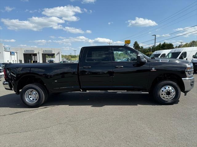2025 RAM Ram 3500 RAM 3500 TRADESMAN CREW CAB 4X4 8 BOX