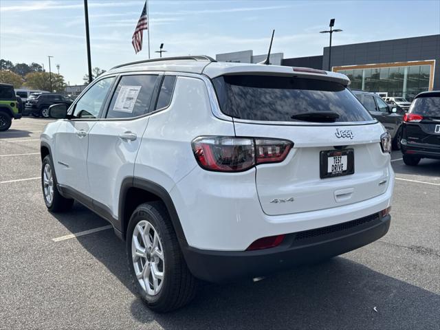 2025 Jeep Compass COMPASS LATITUDE 4X4