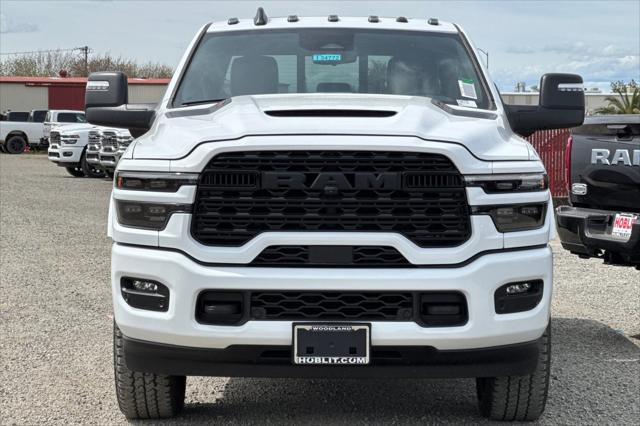 2025 RAM Ram 3500 RAM 3500 LIMITED CREW CAB 4X4 64 BOX
