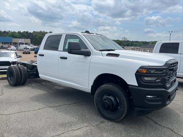 2025 RAM Ram 3500 Chassis Cab RAM 3500 TRADESMAN CREW CAB CHASSIS 4X4 60 CA
