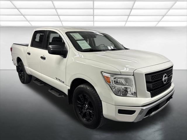 2022 Nissan TITAN Crew Cab SV 4x4