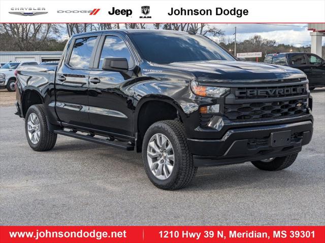 2023 Chevrolet Silverado 1500 4WD Crew Cab Short Bed Custom