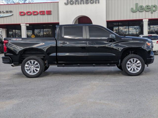 2023 Chevrolet Silverado 1500 4WD Crew Cab Short Bed Custom