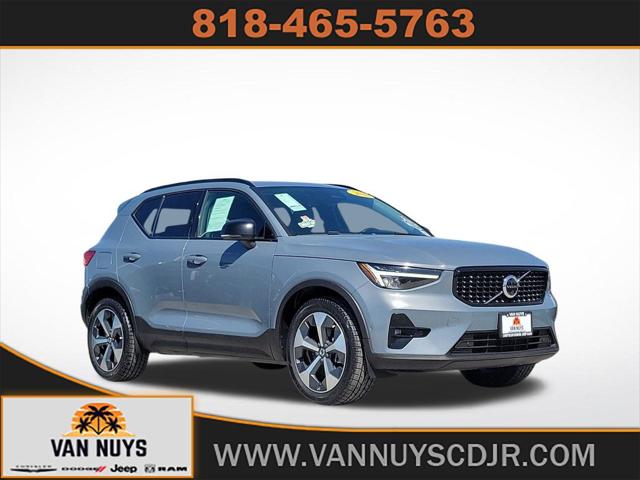 2023 Volvo XC40 B4 Ultimate Dark Theme