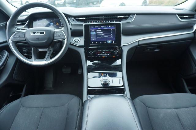 2023 Jeep Grand Cherokee L Laredo 4x4