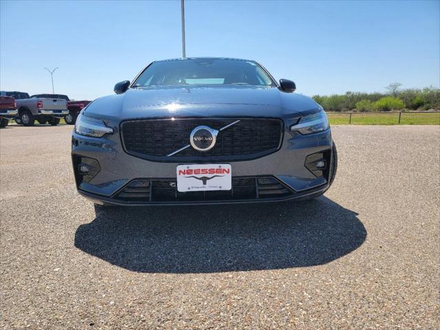 2024 Volvo S60 B5 Plus Dark Theme