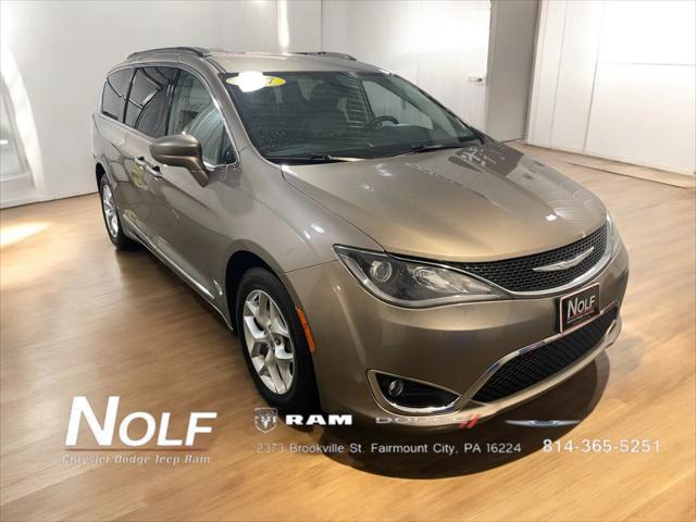2017 Chrysler Pacifica Touring-L 2017 Chrysler Pacifica Touring-L