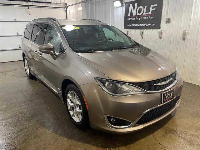 2017 Chrysler Pacifica Touring-L 2017 Chrysler Pacifica Touring-L