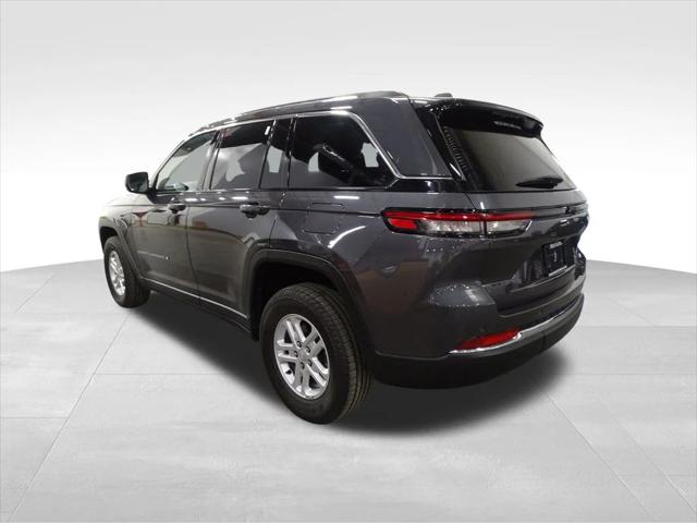 2023 Jeep Grand Cherokee Laredo 4x2