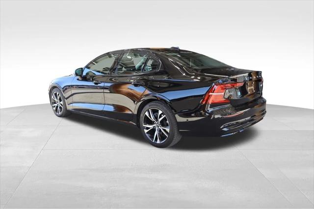 2024 Volvo S60 B5 Plus Dark Theme
