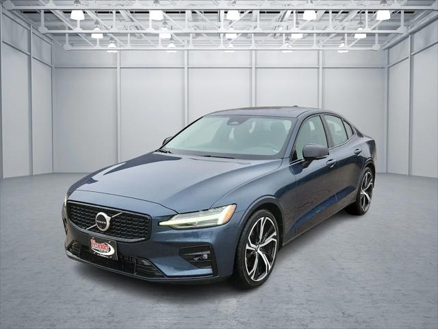 2024 Volvo S60 B5 Plus Dark Theme