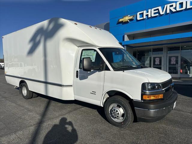 2025 Chevrolet Express Cutaway 4500 Van
