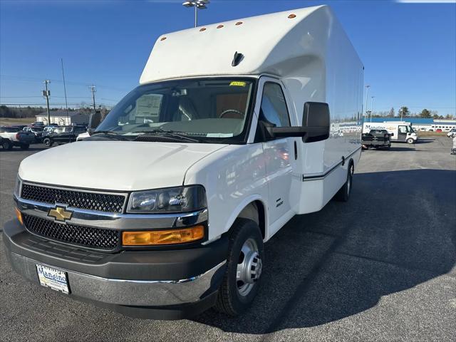 2025 Chevrolet Express Cutaway 4500 Van