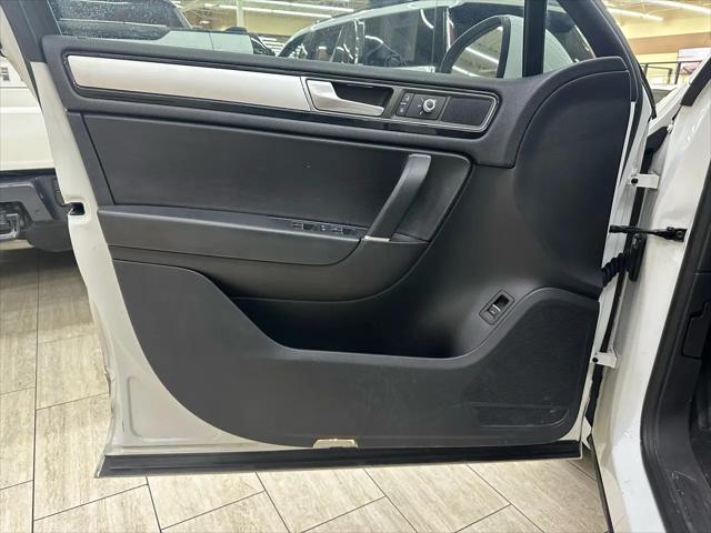 2015 Volkswagen Touareg V6 Sport