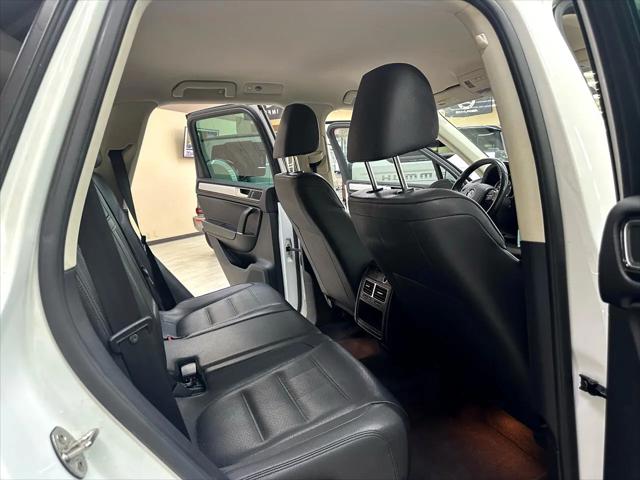 2015 Volkswagen Touareg V6 Sport