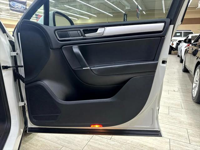2015 Volkswagen Touareg V6 Sport