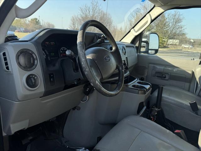 2010 Ford E-450 Cutaway E-450