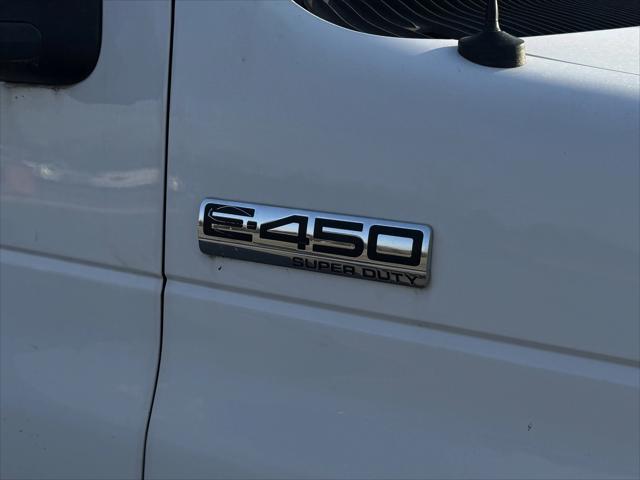 2010 Ford E-450 Cutaway E-450