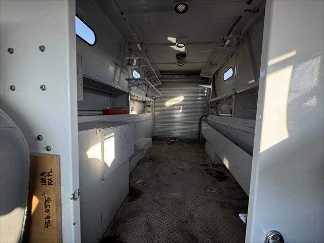 2010 Ford E-450 Cutaway E-450