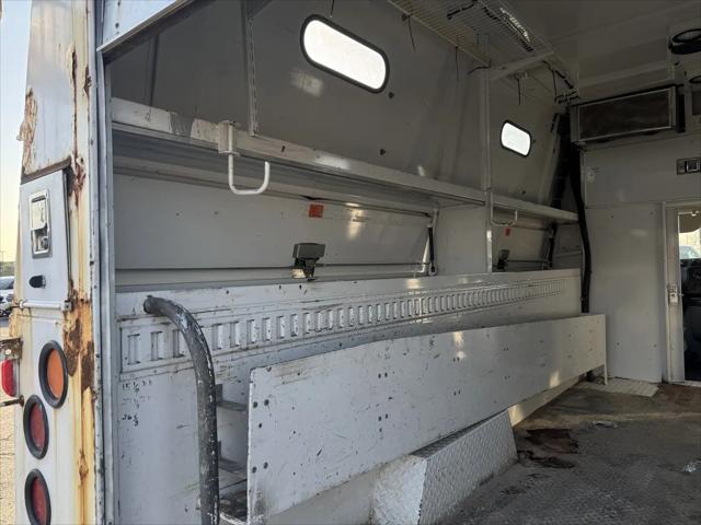 2010 Ford E-450 Cutaway E-450