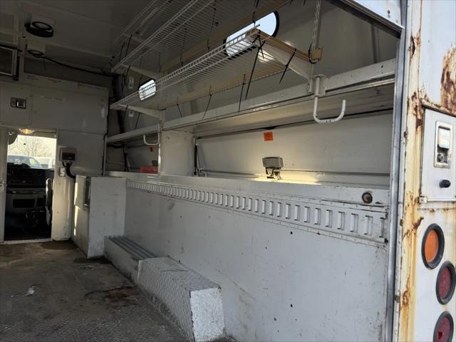 2010 Ford E-450 Cutaway E-450