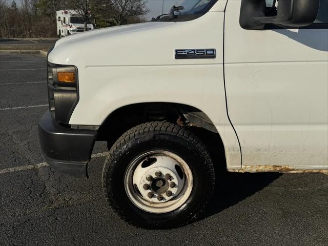 2010 Ford E-450 Cutaway E-450
