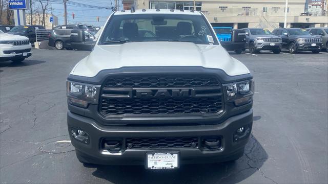 2024 RAM Ram 3500 Chassis Cab RAM 3500 TRADESMAN CHASSIS REGULAR CAB 4X4 60 CA 2024 RAM Ram 3500 Chassis Cab RAM 3500 TRADESMAN CHASSIS REGULAR CAB 4X4 60 CA