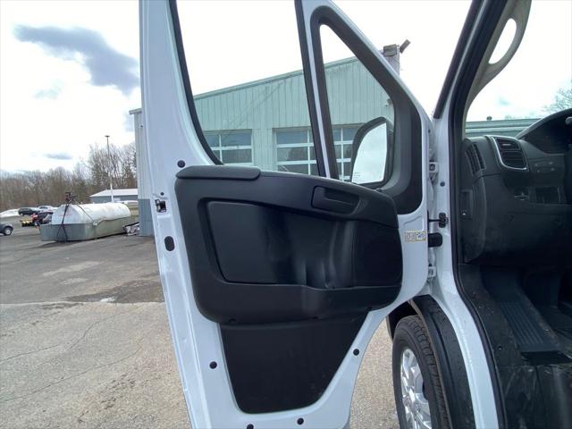 2025 Ram ProMaster Cargo Van SLT Low Roof 136" WB