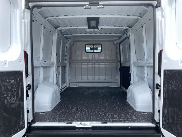 2025 Ram ProMaster Cargo Van SLT Low Roof 136" WB