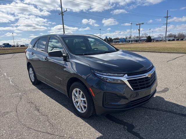 Used 2022 Chevrolet Equinox LS with VIN 3GNAXSEV8NS176057 for sale in Waterford, MI