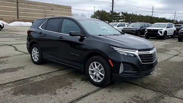 Used 2022 Chevrolet Equinox LT with VIN 3GNAXKEV4NL152011 for sale in Waterford, MI