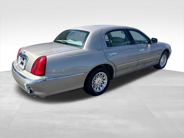 Used 1999 Lincoln Town Car For Sale in Muscle Shoals, AL