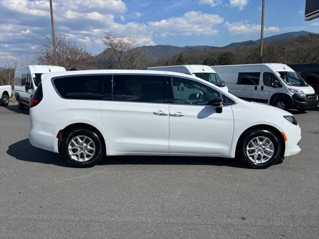 2025 Chrysler Voyager VOYAGER