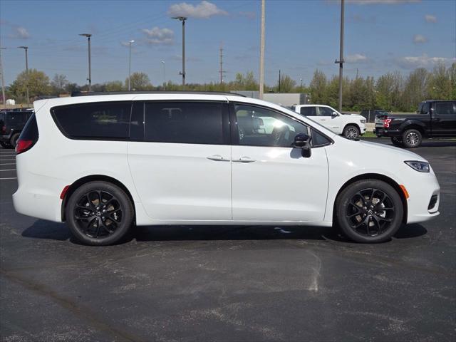 2025 Chrysler Pacifica PACIFICA LIMITED