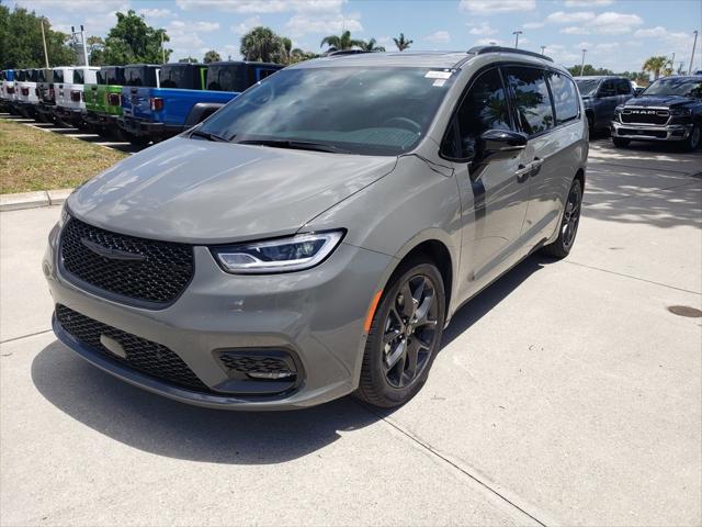 2025 Chrysler Pacifica PACIFICA LIMITED