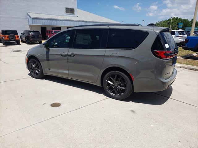 2025 Chrysler Pacifica PACIFICA LIMITED