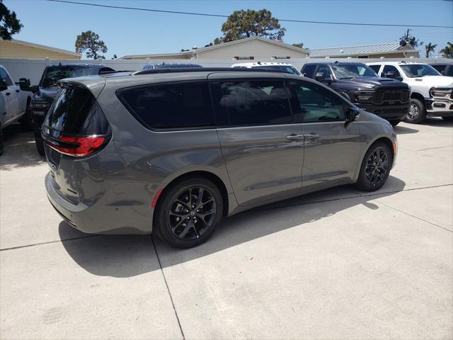 2025 Chrysler Pacifica PACIFICA LIMITED