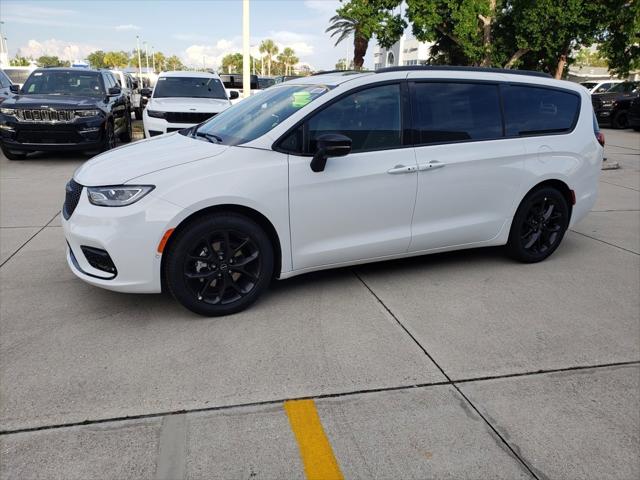 2025 Chrysler Pacifica PACIFICA LIMITED