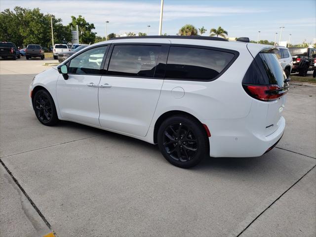 2025 Chrysler Pacifica PACIFICA LIMITED