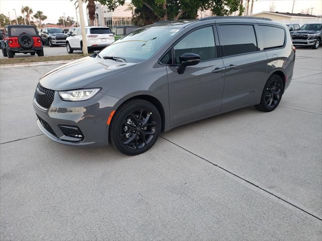 2025 Chrysler Pacifica PACIFICA LIMITED