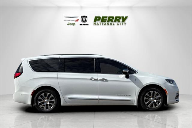 2023 Chrysler Pacifica Hybrid Pinnacle