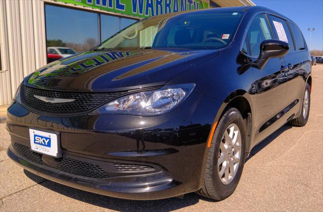 2023 Chrysler Voyager LX