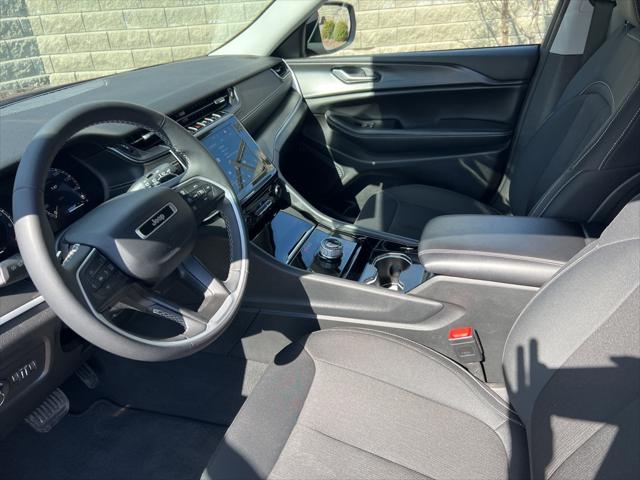 2023 Jeep Grand Cherokee Laredo 4x4